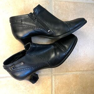 Clark’s Emily Style Black Leather Ankle Boots, Size 10M